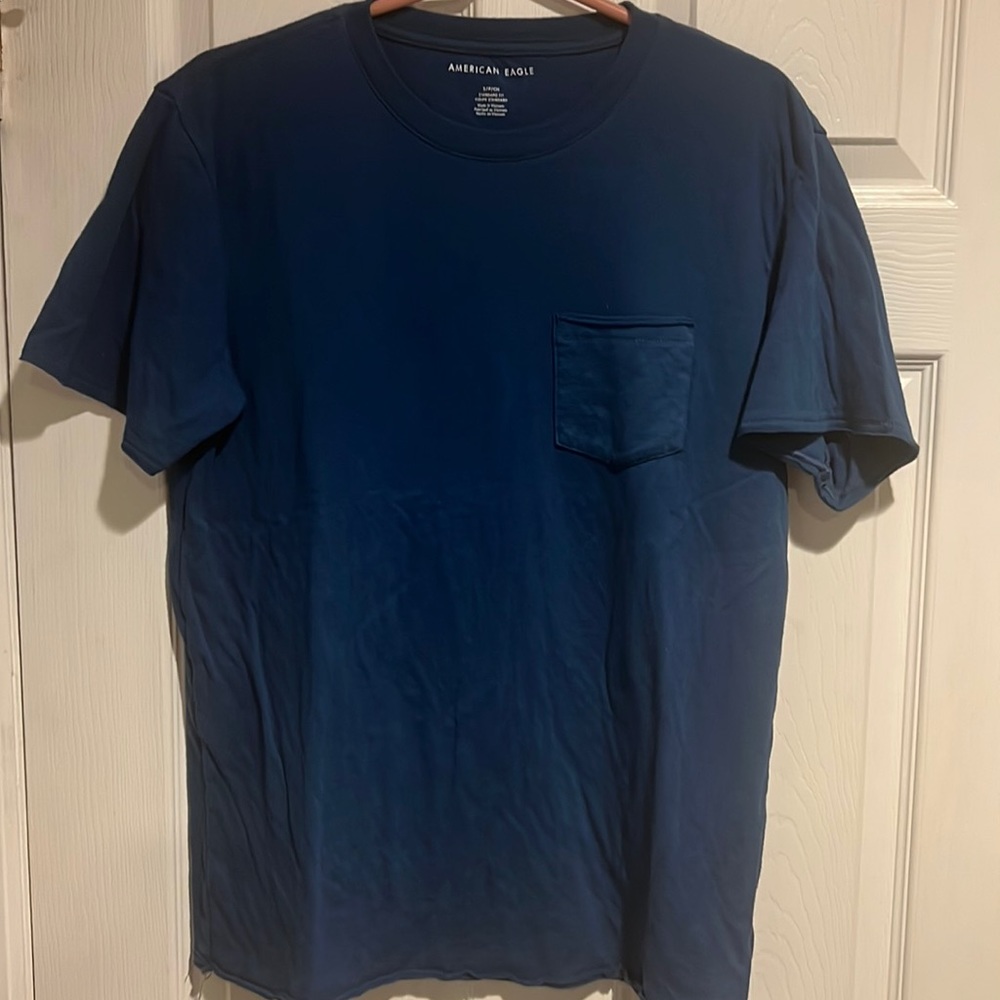 American eagle S small men standard fit solid blue chest pocket shortsleeved tee